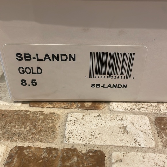 Betsy Johnson Gold LANDN Heels: BRAND NEW NEVER WORN - Picture 5 of 5